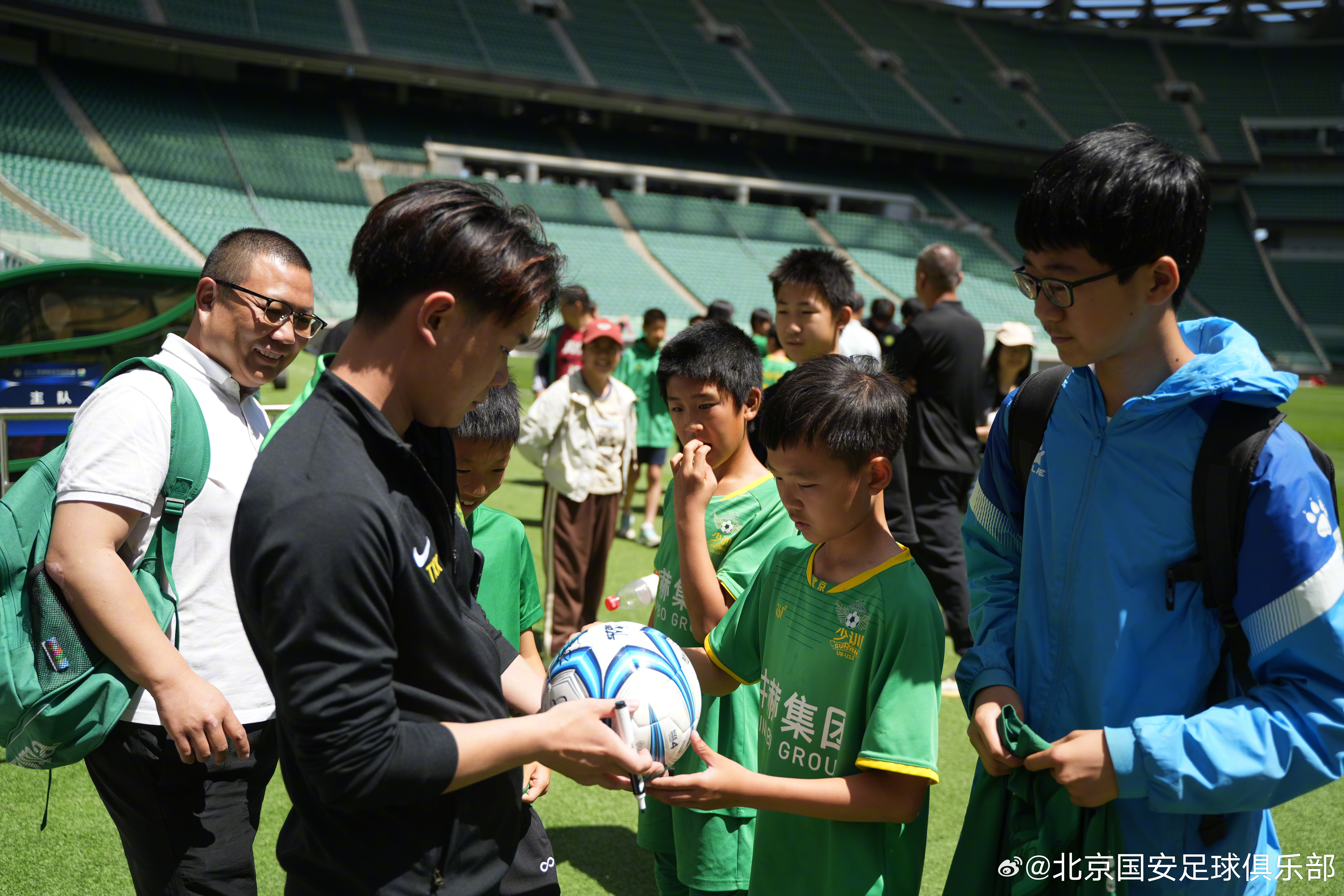 关于青训成效凸显,多名年轻球员进入一线队的信息 关于青训成效凸显,多名年轻球员进入一线队的信息
