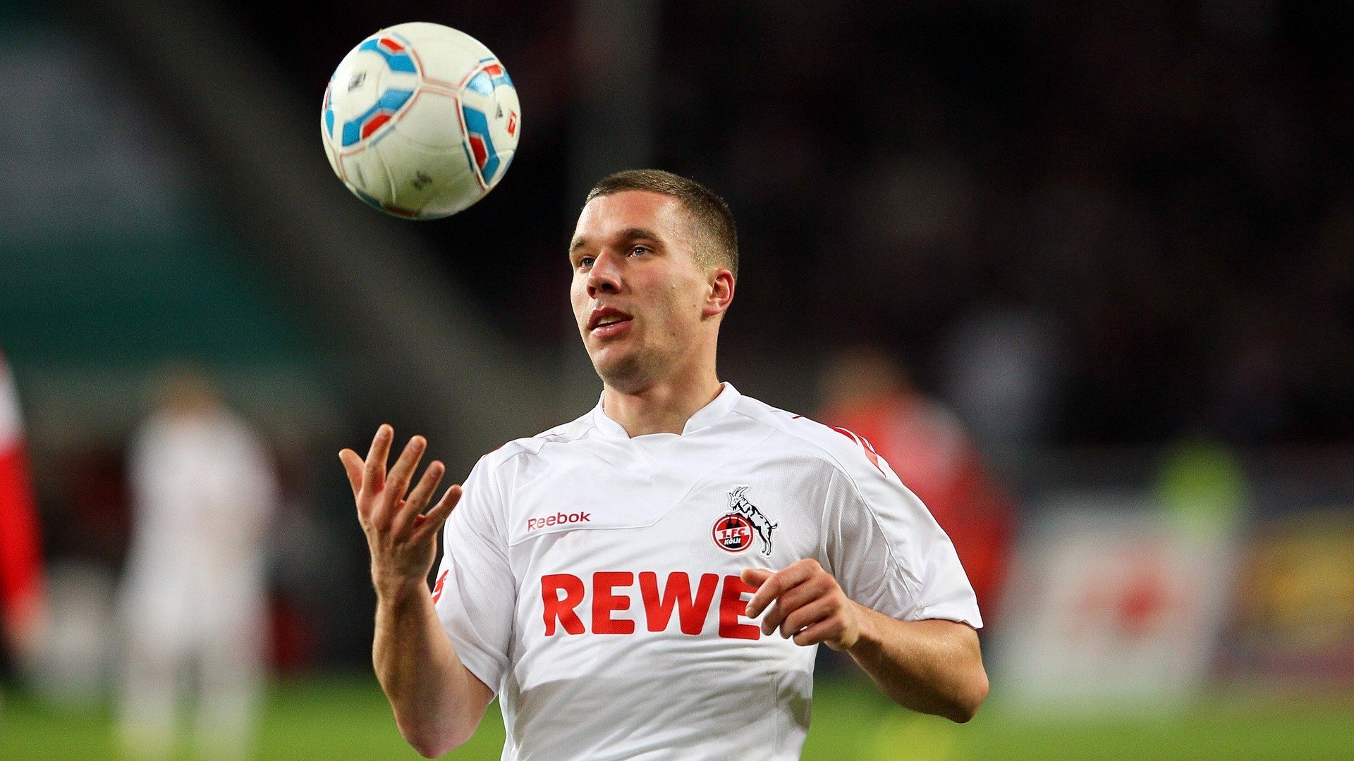 赛道上的永恒瞬间,米切尔在F1年度争冠之夜的制胜传奇